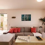 Muscalas By Konnect, 200m From The * 락카