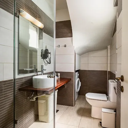 Muscalas By Konnect, 200m From The * Lákka