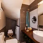 Muscalas By Konnect, 200m From The Villa Lákka
