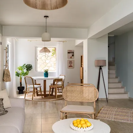 Muscalas By Konnect, 200m From The Λάκκα
