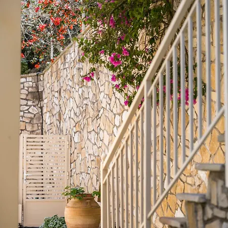 Muscalas By Konnect, 200m From The Villa